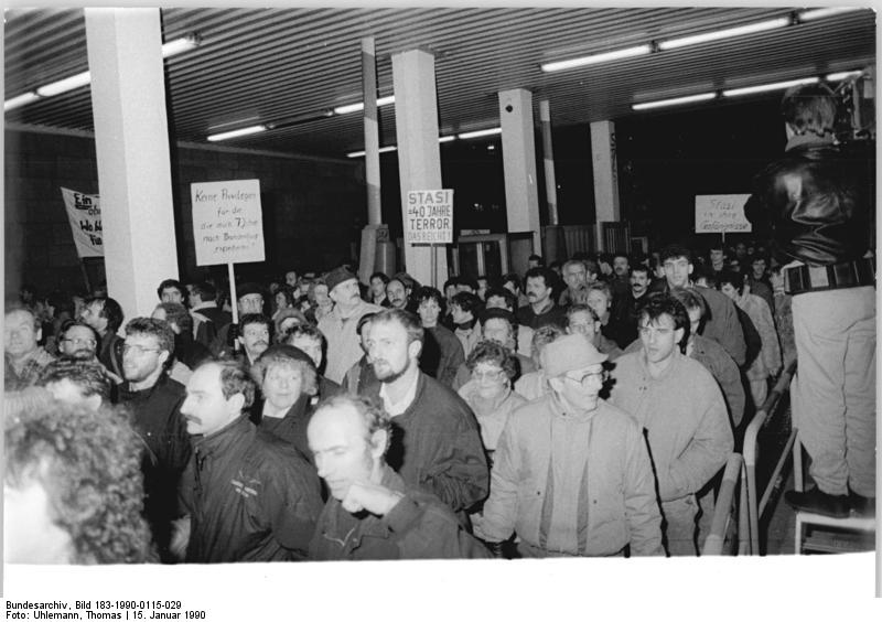 Berlin, Demonstration gegen das MfS, 15. Januar 1990