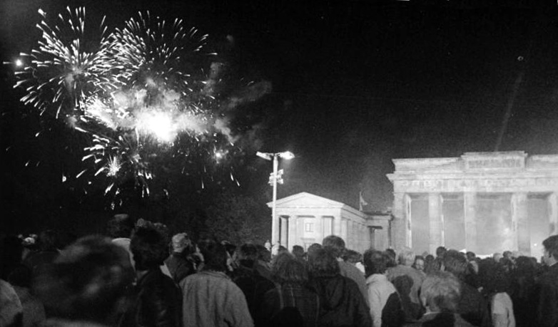 Berlin, Brandenburger Tor, Vereinigungsfeier, Feuerwerk, 3. Oktober 1990